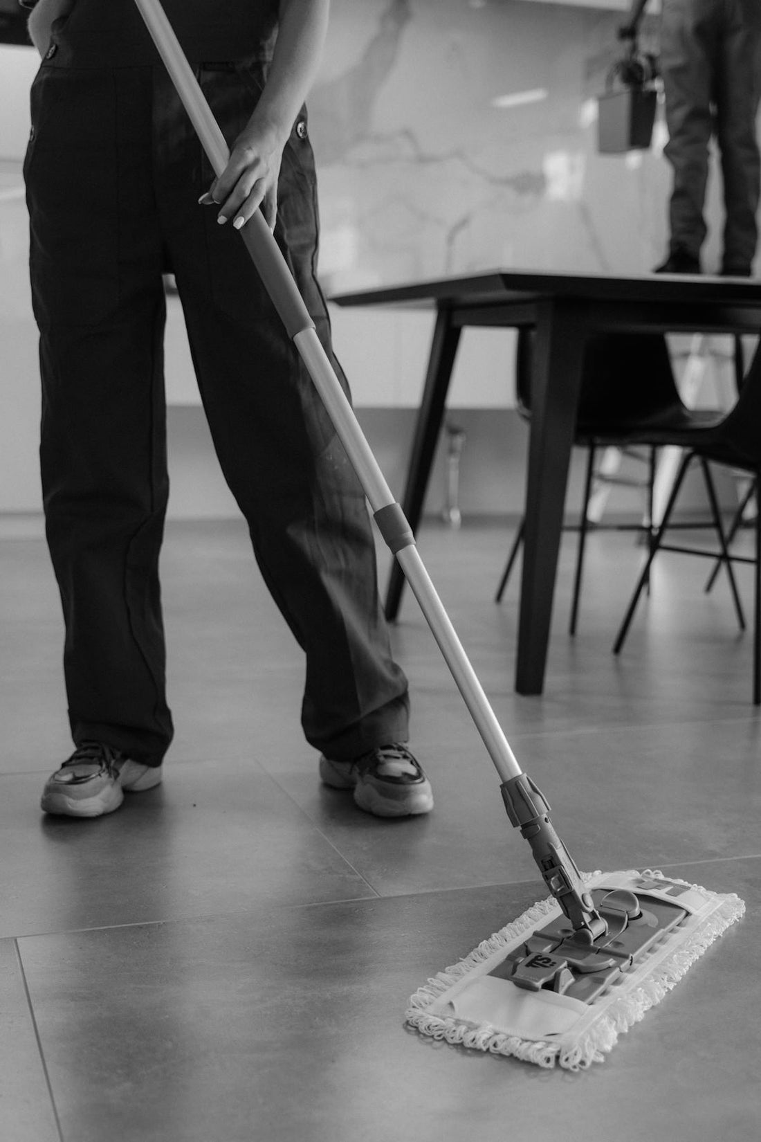 Cleaning a tiled floor